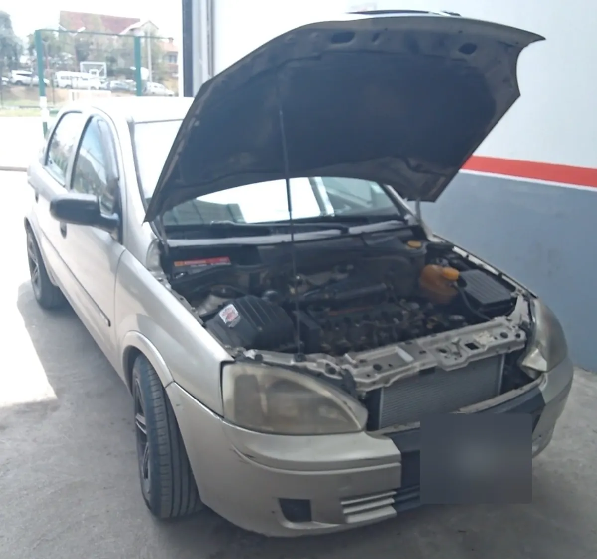 Chevrolet Corsa en revisión de motor
